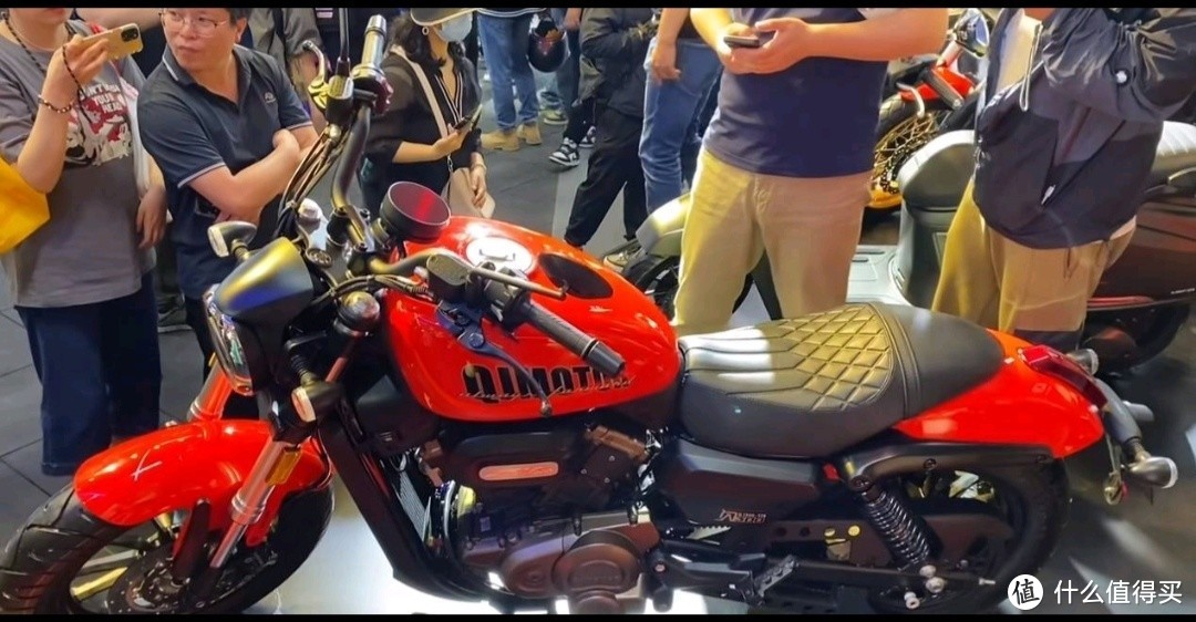 全球首款市售AMT自动挡摩托车QJMOTOR AMT闪300,售价23999元!